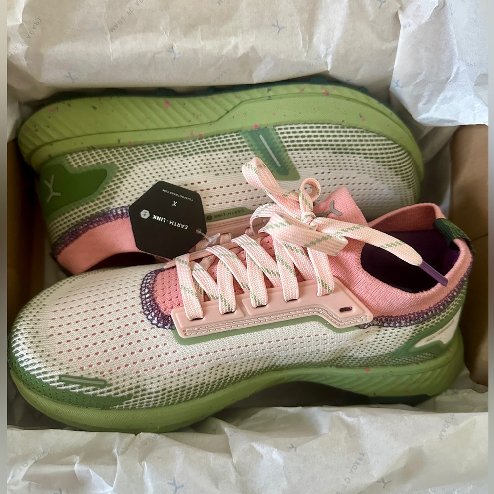 Flux Women's Green and Pink Sneakers